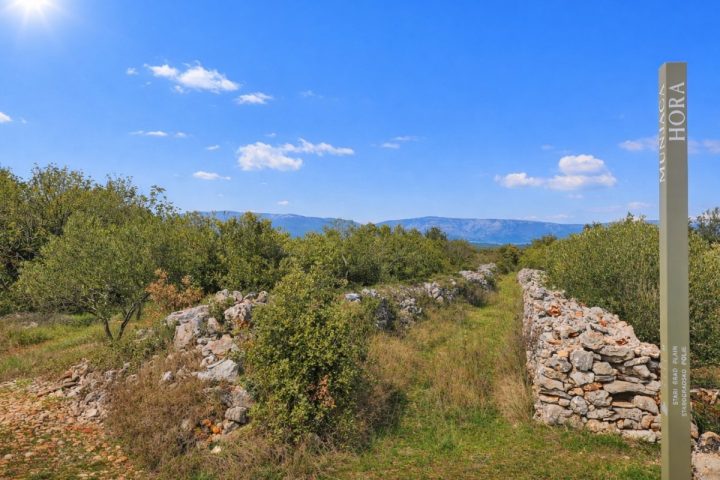 Działka na sprzedaż 3500 m² – Hvar