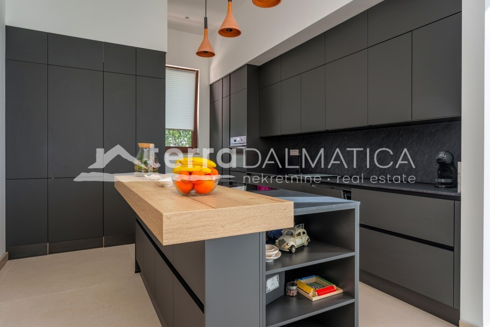 Casa In vendita - SPLITSKO-DALMATINSKA SPLIT