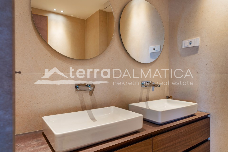 Casa In vendita - SPLITSKO-DALMATINSKA SPLIT