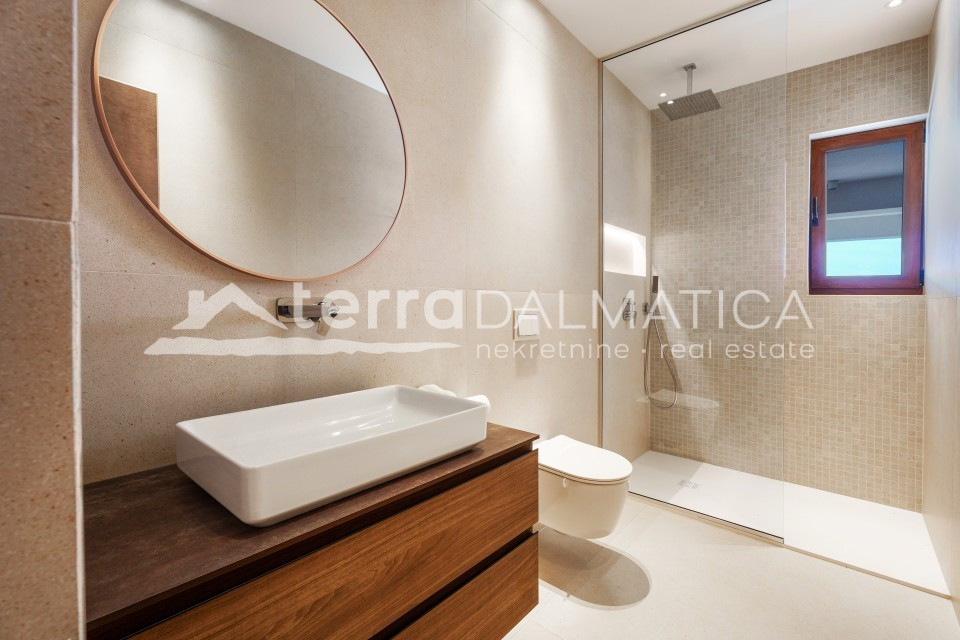Casa In vendita - SPLITSKO-DALMATINSKA SPLIT
