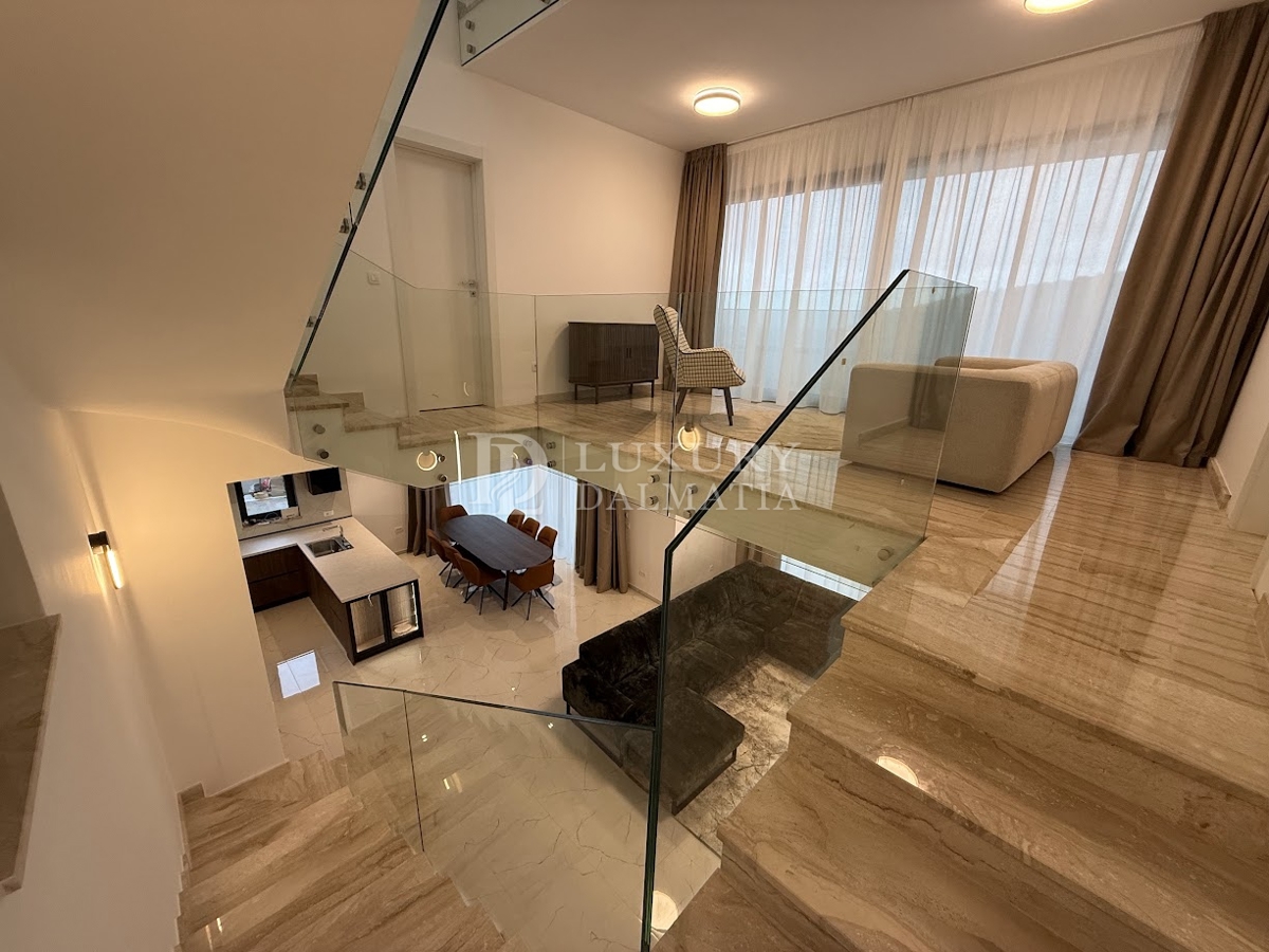Casa In vendita - ŠIBENSKO-KNINSKA ROGOZNICA