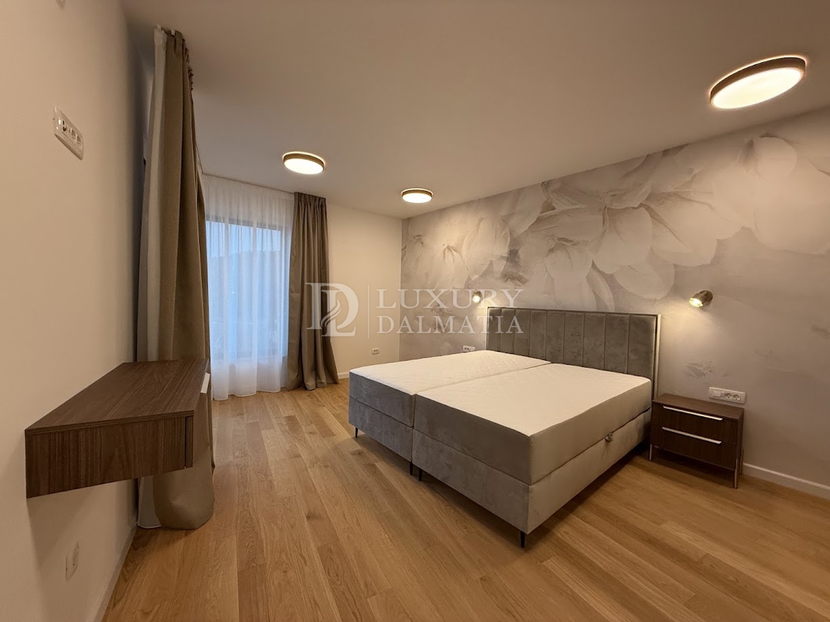 Casa In vendita - ŠIBENSKO-KNINSKA ROGOZNICA