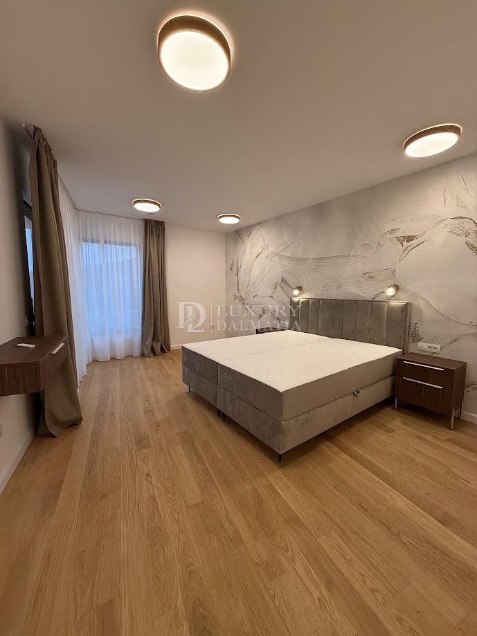 Casa In vendita - ŠIBENSKO-KNINSKA ROGOZNICA