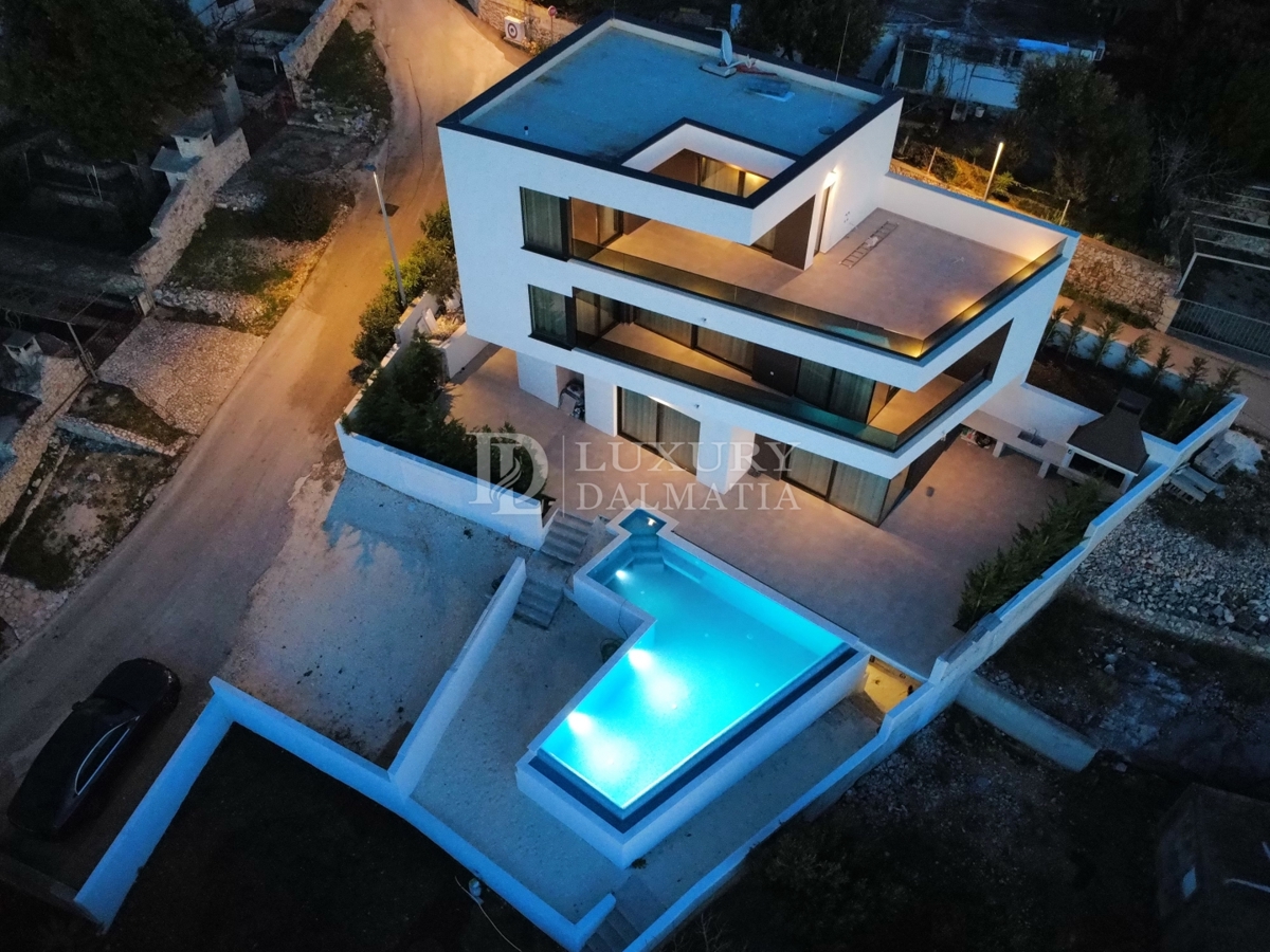 Casa In vendita - ŠIBENSKO-KNINSKA ROGOZNICA