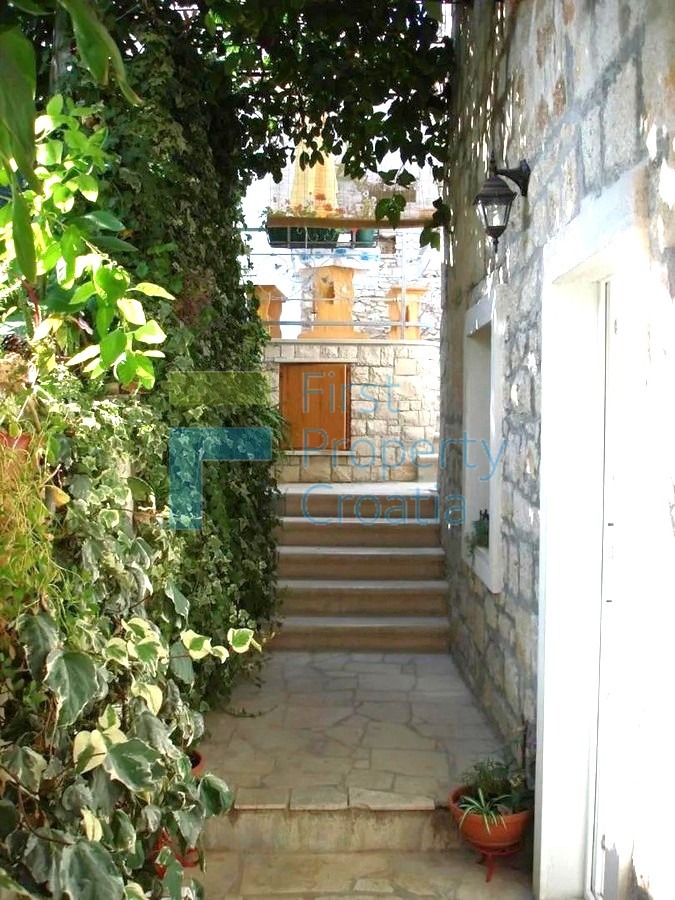 House For sale - SPLITSKO-DALMATINSKA BRAČ