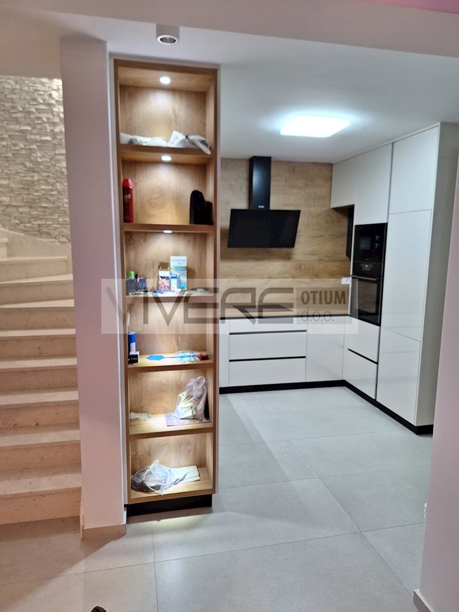 Maison À vendre - ŠIBENSKO-KNINSKA PRIMOŠTEN