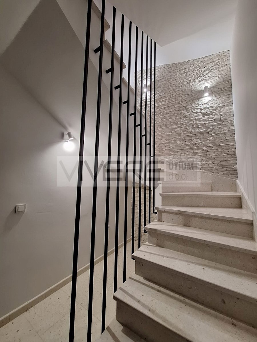 Maison À vendre - ŠIBENSKO-KNINSKA PRIMOŠTEN