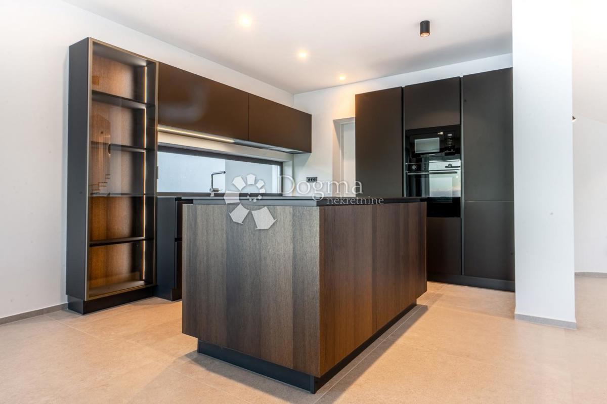 House For sale - PRIMORSKO-GORANSKA LOVRAN