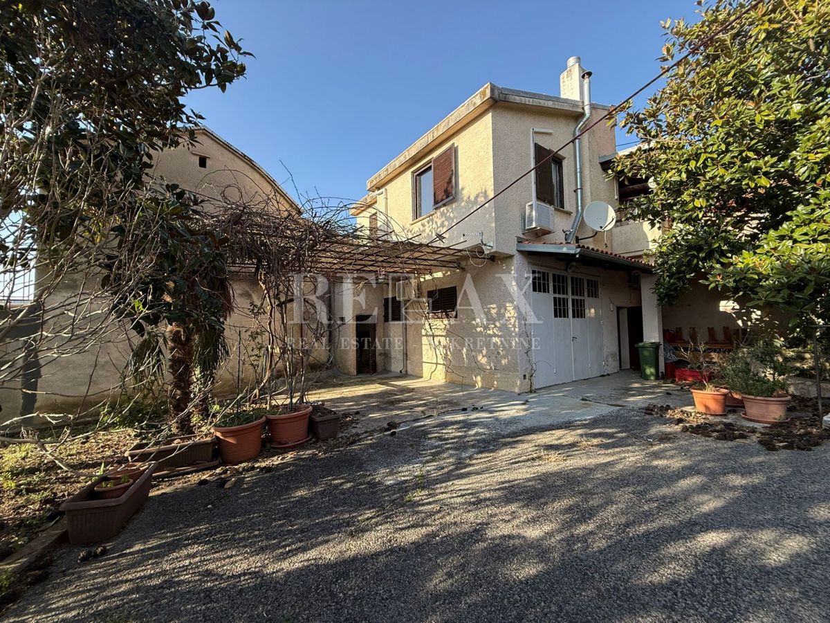 Hiša Na predaj - PRIMORSKO-GORANSKA VINODOLSKA OPĆINA
