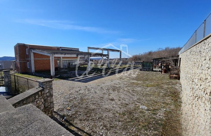 Gewerbefläche zu verkaufen 670 m² – Labin