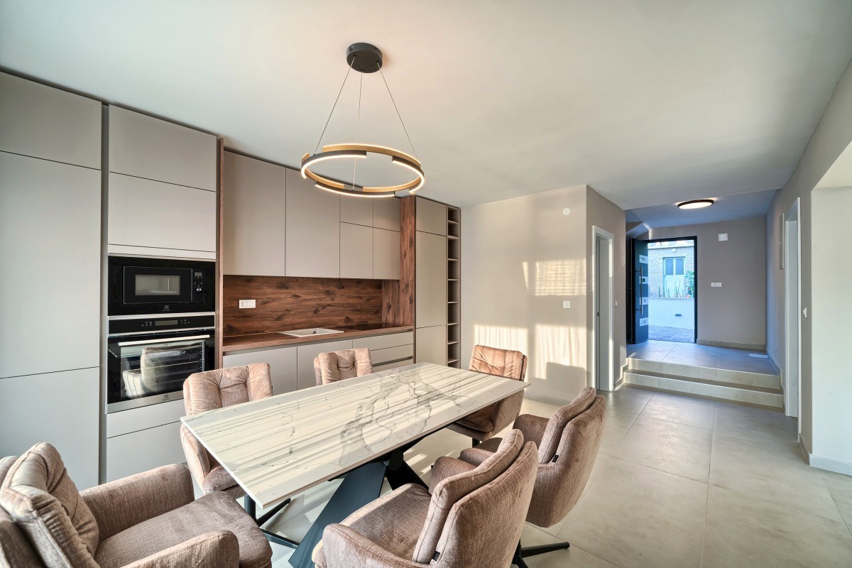 Haus Zu verkaufen - ŠIBENSKO-KNINSKA ROGOZNICA