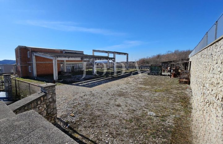 Gewerbefläche zu verkaufen 670 m² – Labin