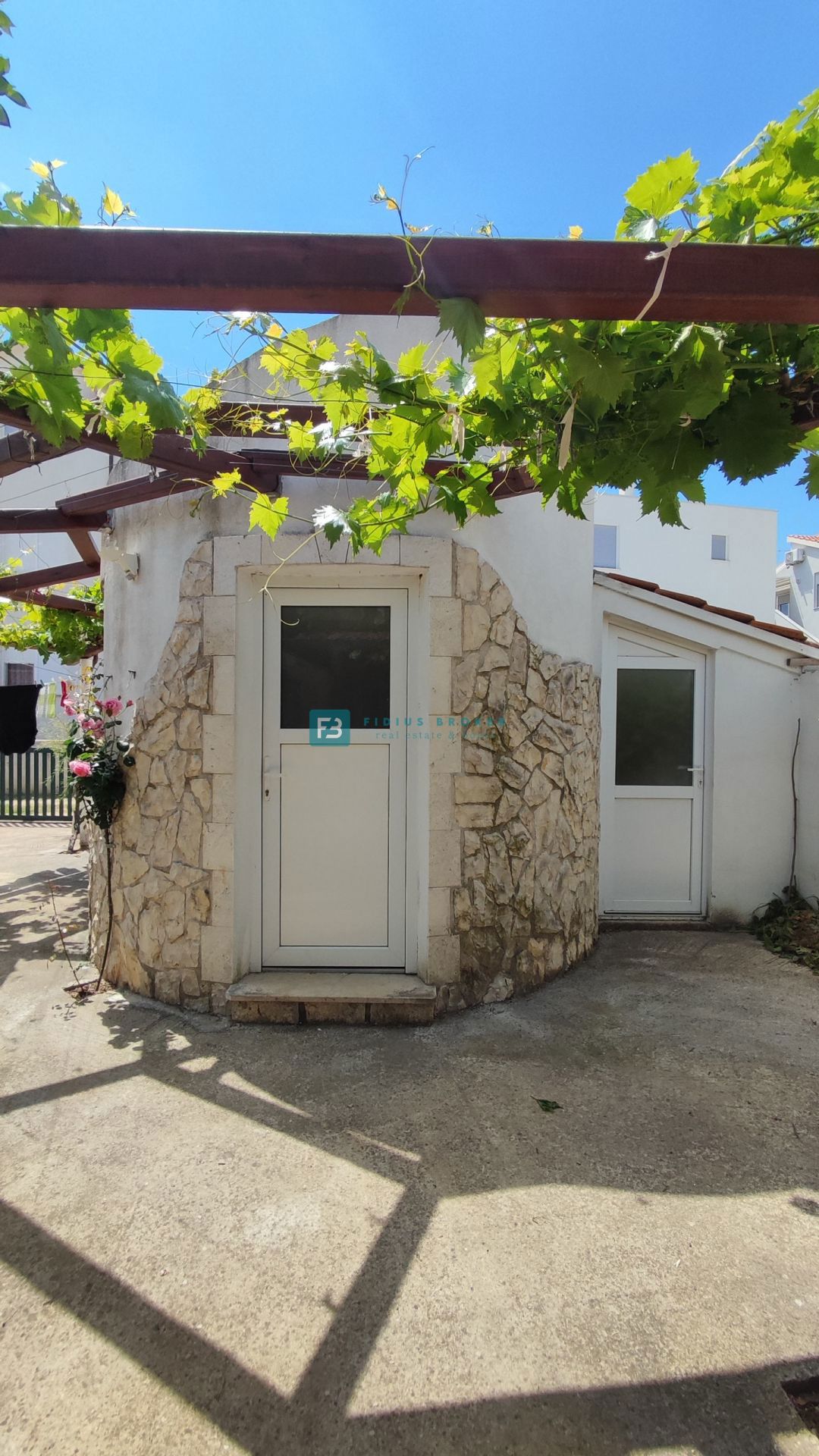 Casa In vendita - ŠIBENSKO-KNINSKA VODICE