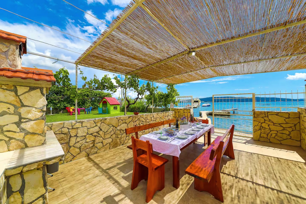 Casa In vendita - SPLITSKO-DALMATINSKA KAŠTELA