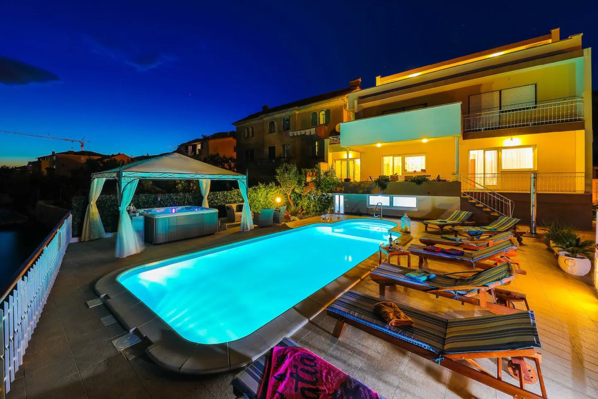Casa In vendita - SPLITSKO-DALMATINSKA KAŠTELA