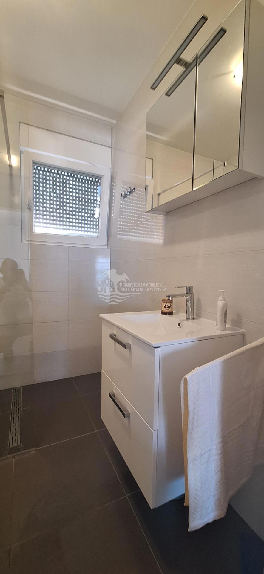 Appartamento In vendita - ŠIBENSKO-KNINSKA PRIMOŠTEN