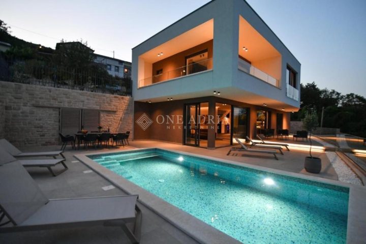 Maison à louer 225 m² – Lovran