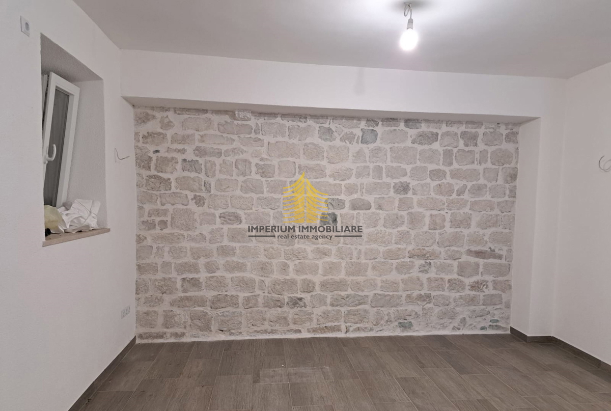 Poslovni prostor Za najam - SPLITSKO-DALMATINSKA BRAČ