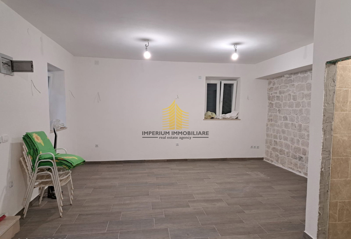 Poslovni prostor Za najam - SPLITSKO-DALMATINSKA BRAČ