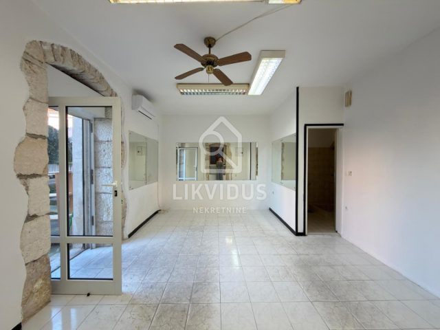 Poslovni prostor na prodaju 24 m² – Medulin