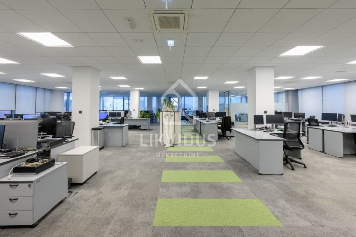 Poslovni prostor za najam 827 m² – Pula