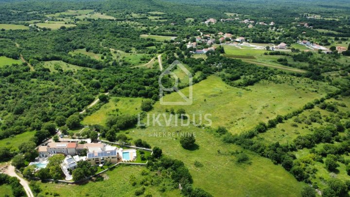 Pozemek na prodej 30058 m² – Bale