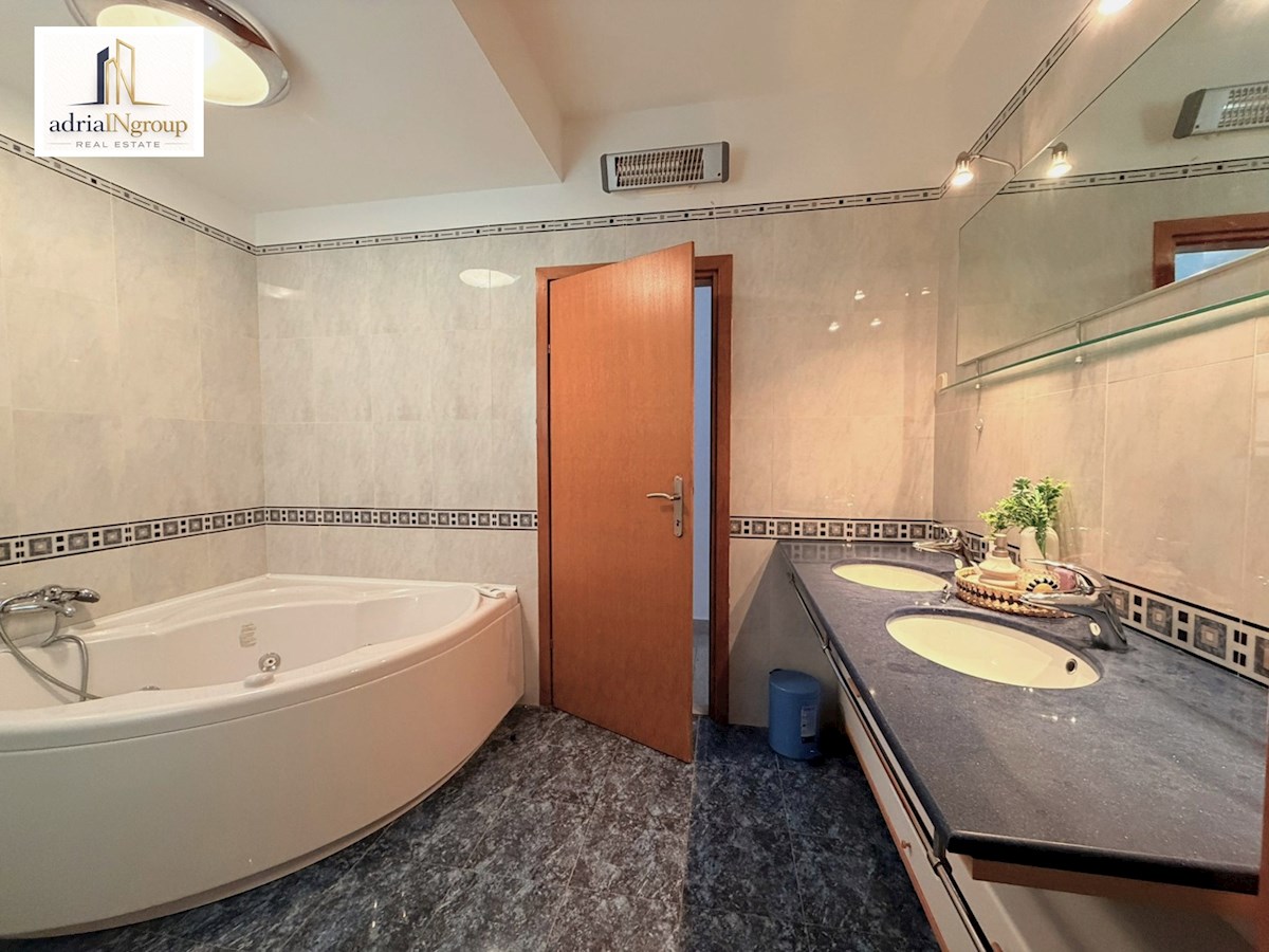 House For sale - SPLITSKO-DALMATINSKA PODSTRANA