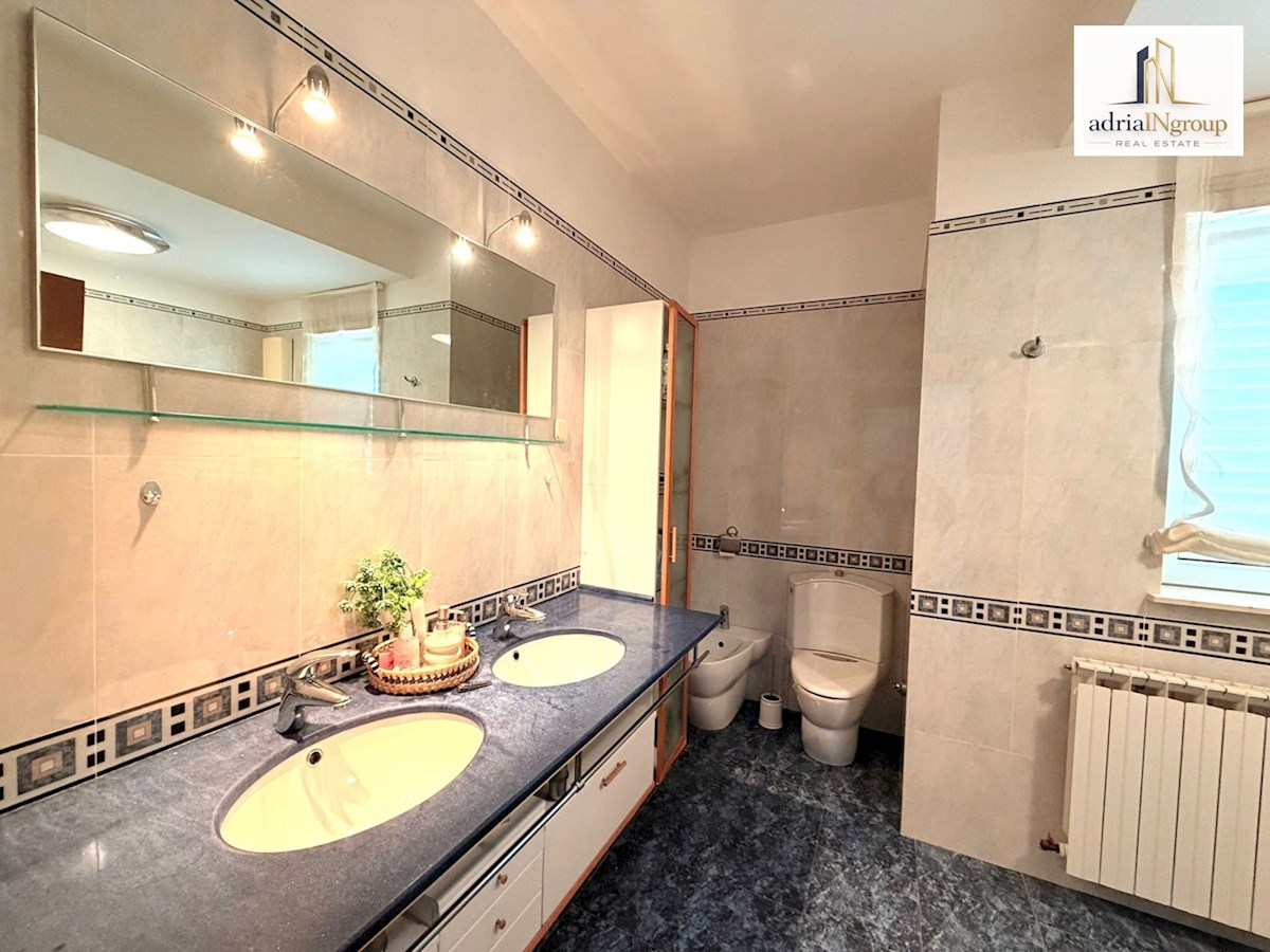 House For sale - SPLITSKO-DALMATINSKA PODSTRANA