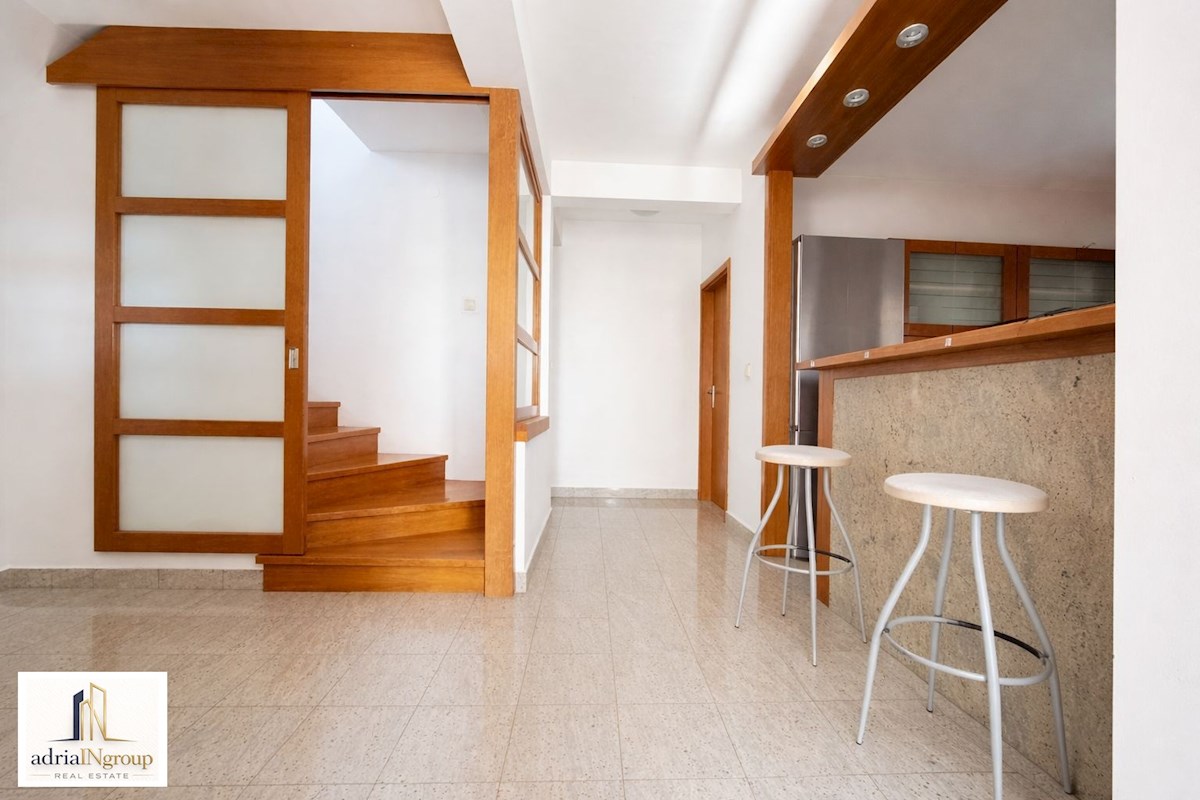 House For sale - SPLITSKO-DALMATINSKA PODSTRANA