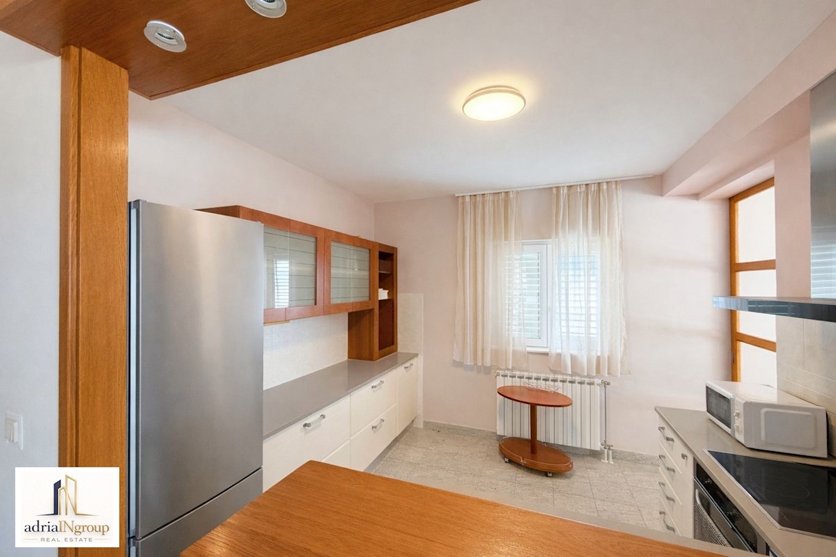 House For sale - SPLITSKO-DALMATINSKA PODSTRANA