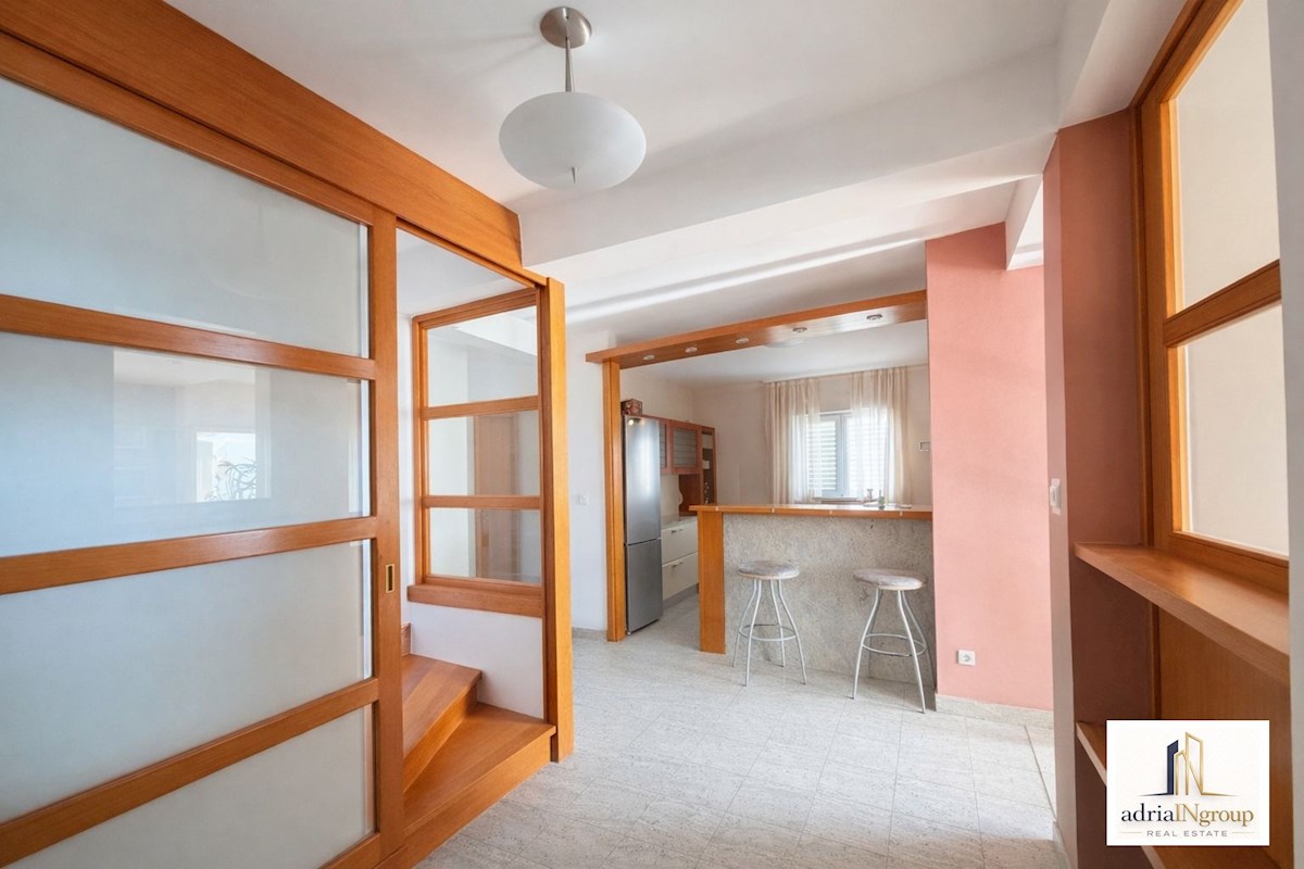 House For sale - SPLITSKO-DALMATINSKA PODSTRANA