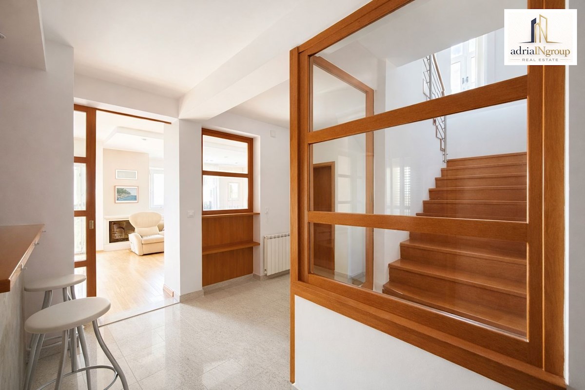 House For sale - SPLITSKO-DALMATINSKA PODSTRANA
