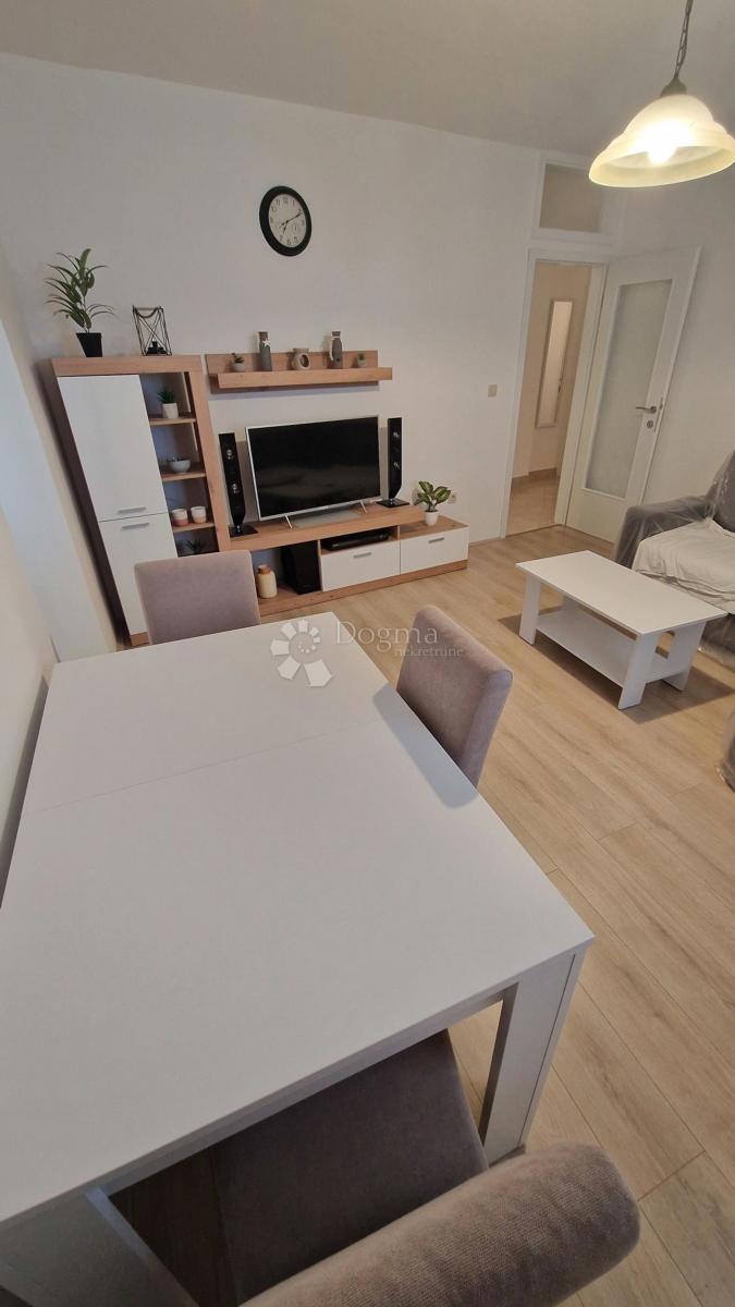 Apartma Za najem - SPLITSKO-DALMATINSKA KAŠTELA