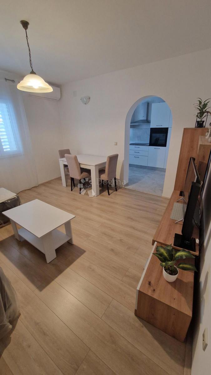Apartma Za najem - SPLITSKO-DALMATINSKA KAŠTELA