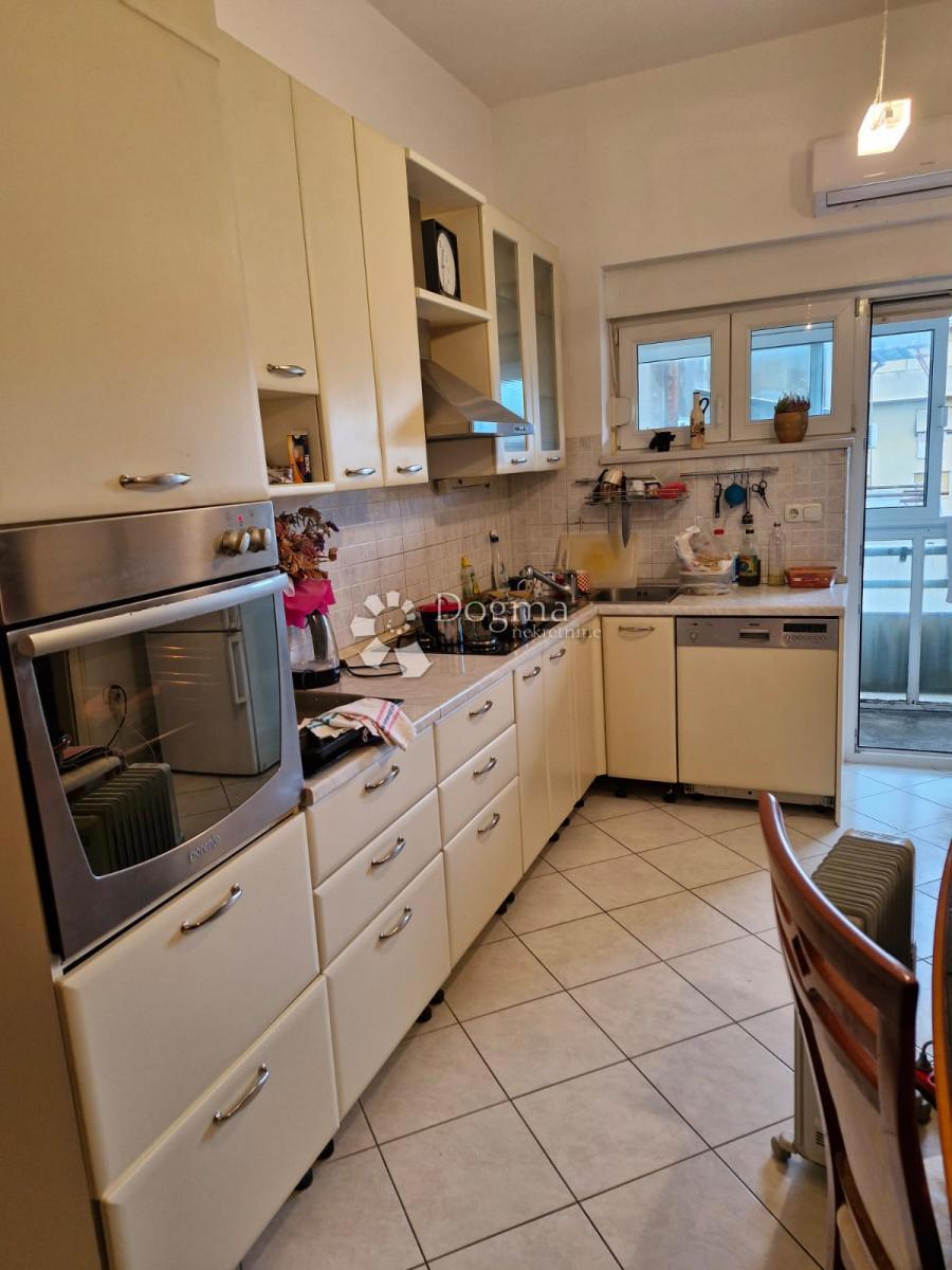 Flat For rent - SPLITSKO-DALMATINSKA SPLIT