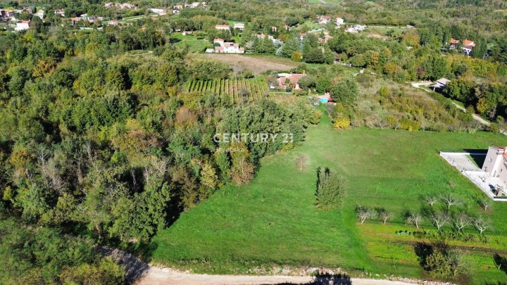 Land for sale 1449 m² – Motovun