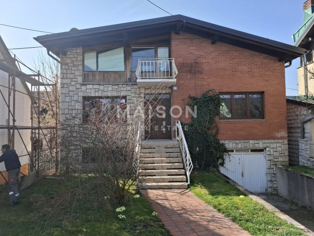 House for sale 400 m² – Sisak