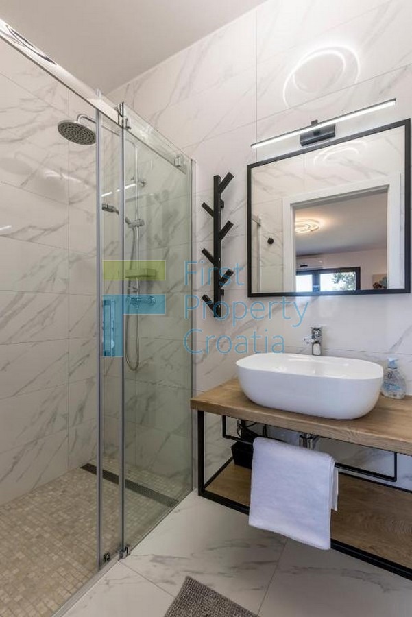 Haus Zu verkaufen - SPLITSKO-DALMATINSKA BRAČ