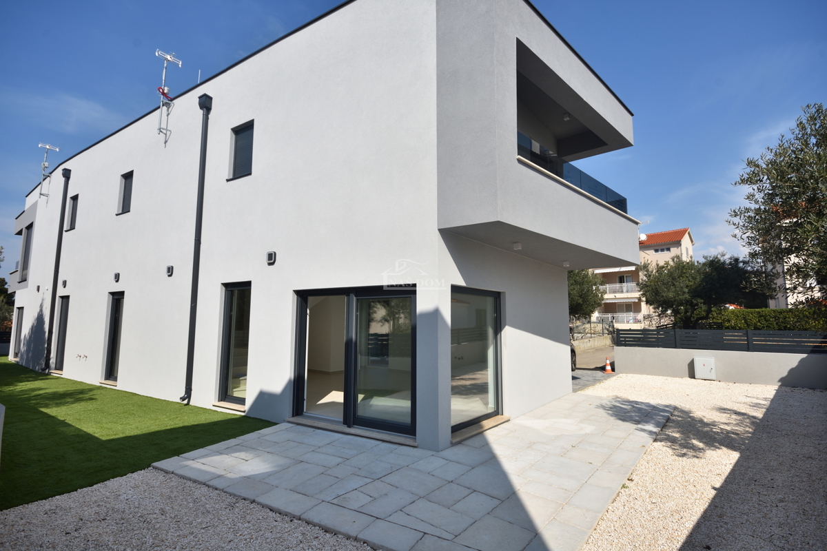 Haus Zu verkaufen - ŠIBENSKO-KNINSKA ŠIBENIK