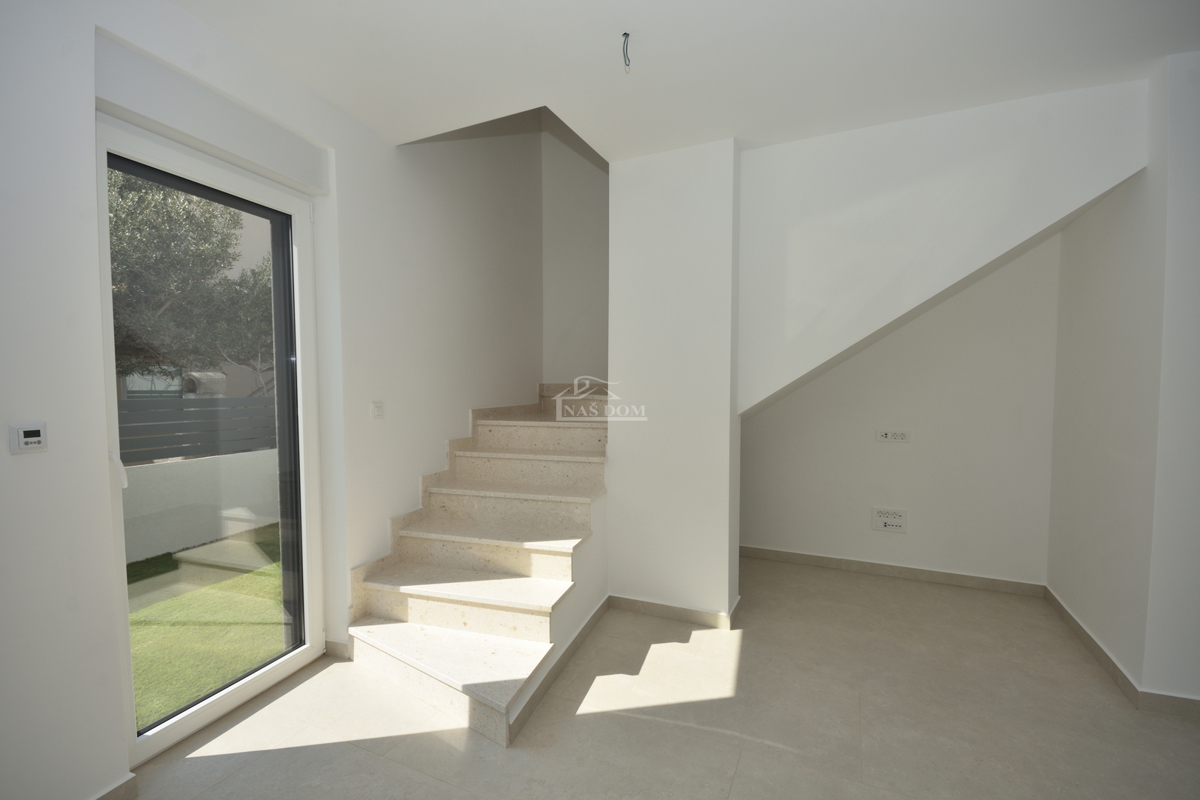 Haus Zu verkaufen - ŠIBENSKO-KNINSKA ŠIBENIK