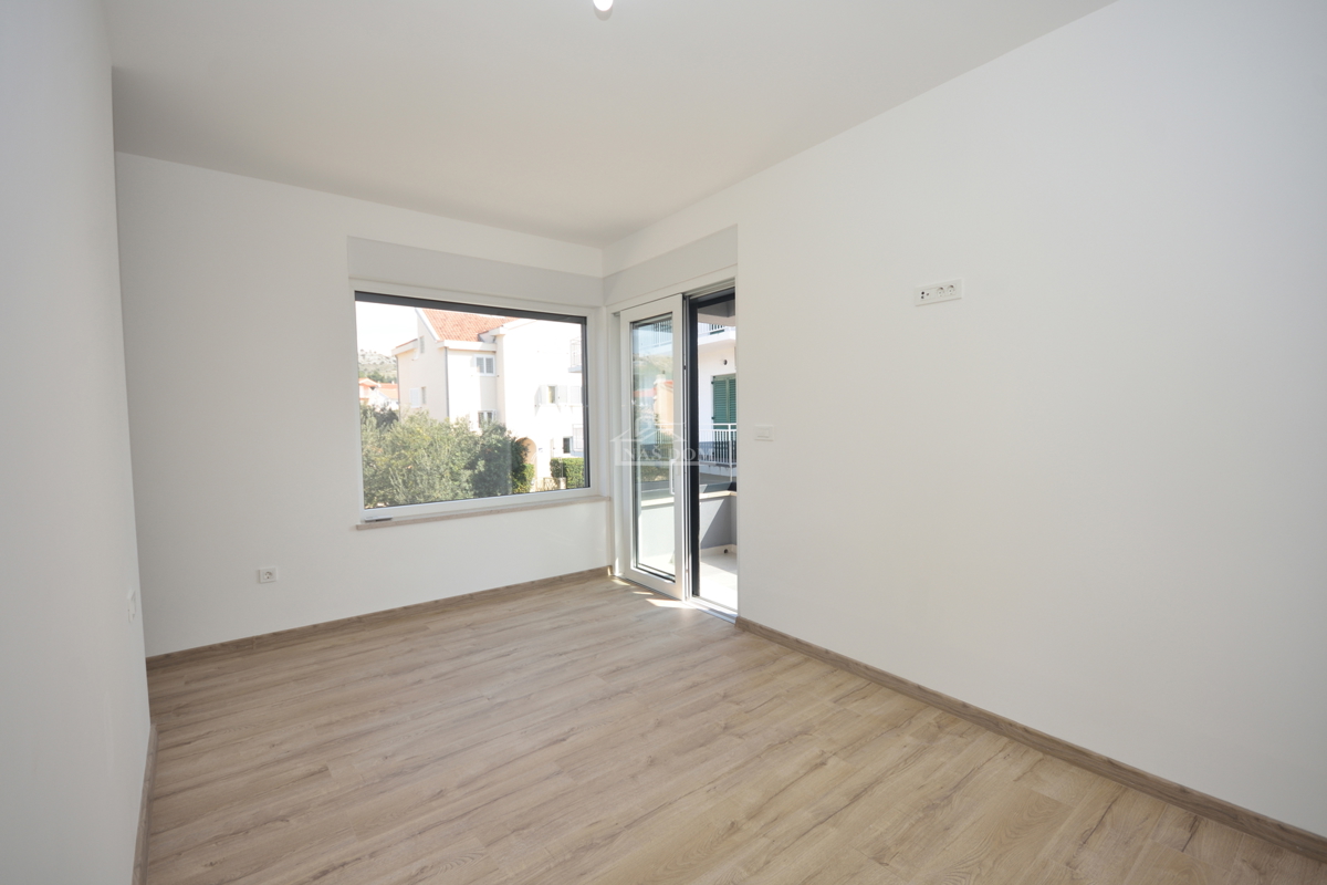 Haus Zu verkaufen - ŠIBENSKO-KNINSKA ŠIBENIK