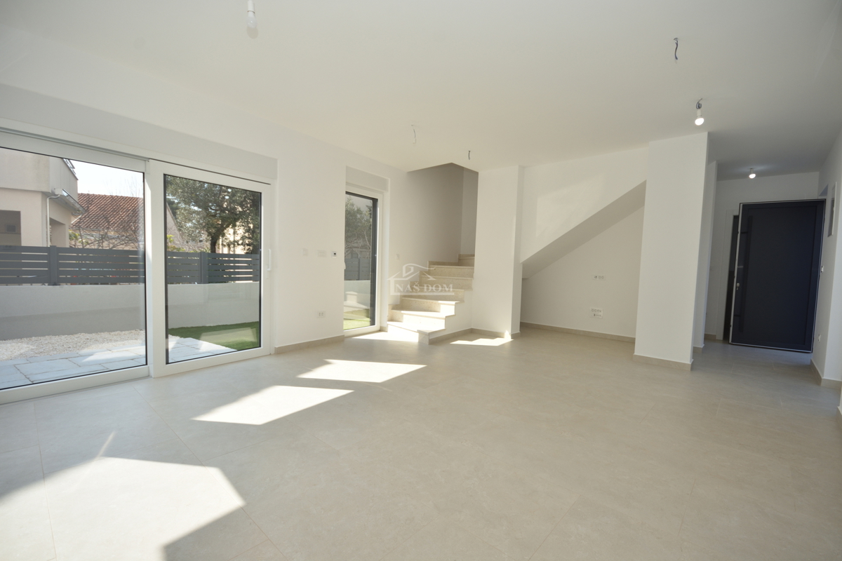 Haus Zu verkaufen - ŠIBENSKO-KNINSKA ŠIBENIK