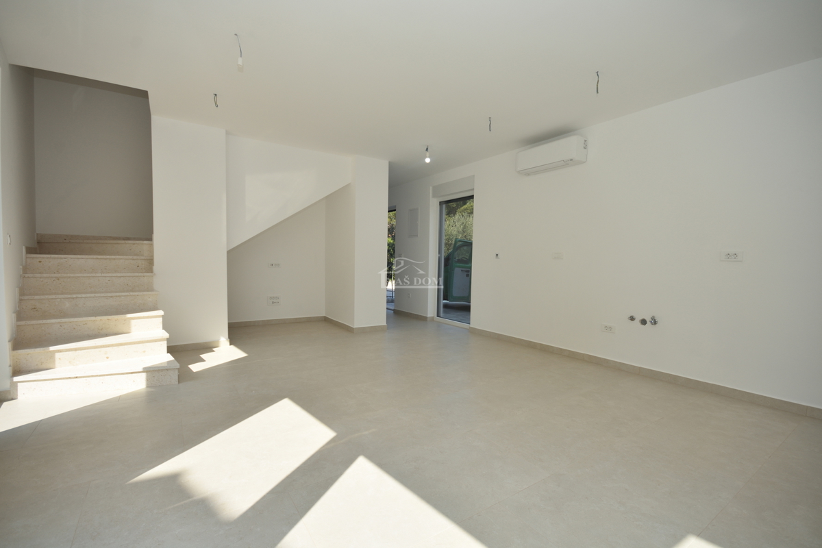 Haus Zu verkaufen - ŠIBENSKO-KNINSKA ŠIBENIK