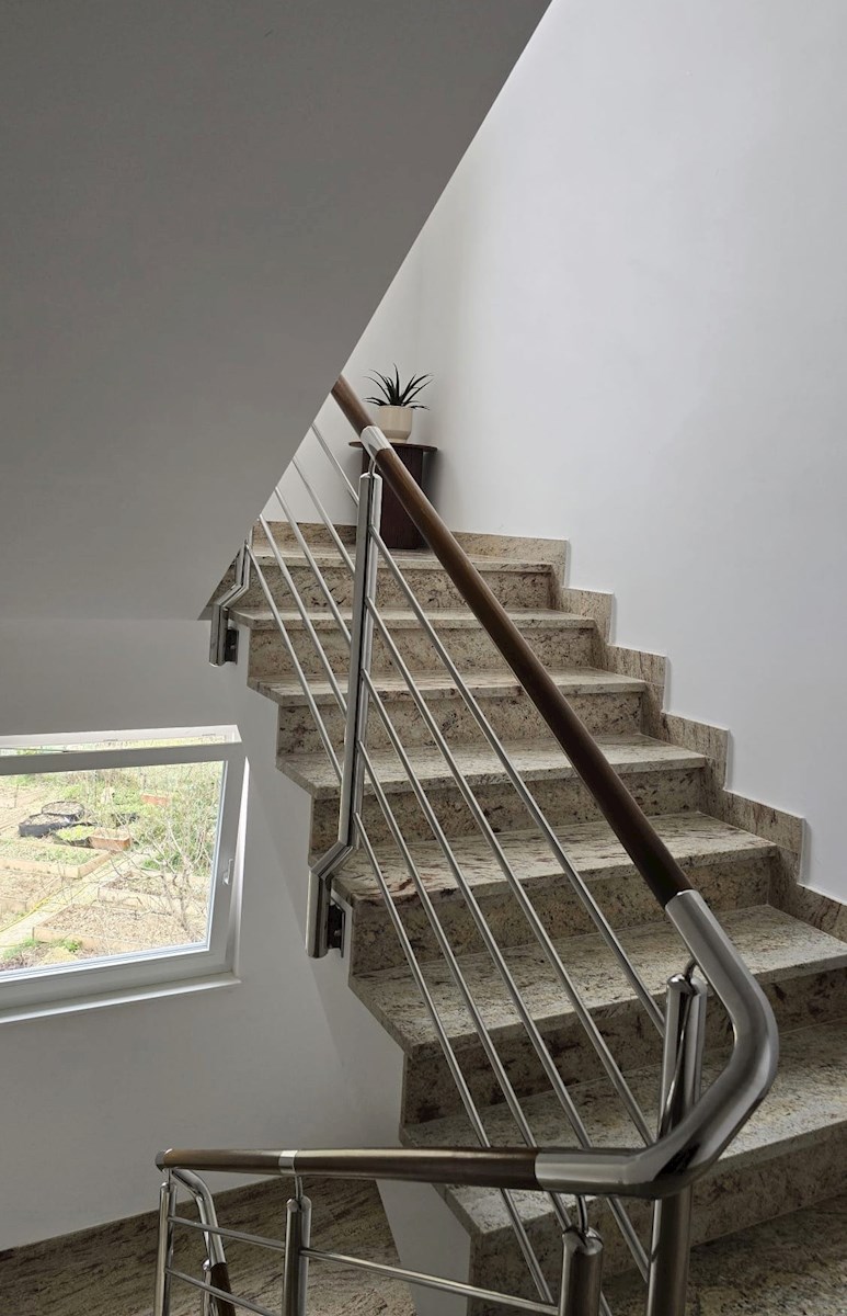 Apartma Za najem - SPLITSKO-DALMATINSKA PODSTRANA