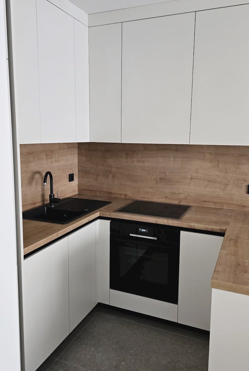 Apartma Za najem - SPLITSKO-DALMATINSKA PODSTRANA