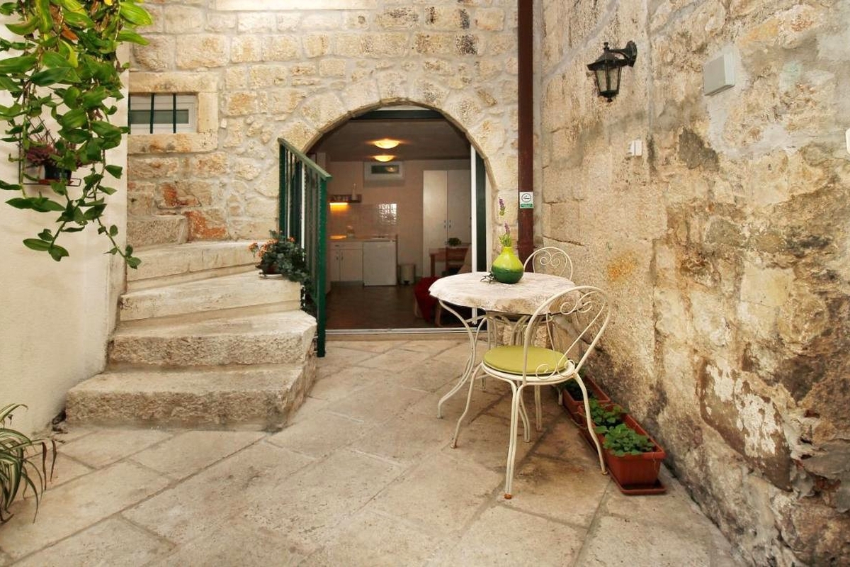 Hiša Na predaj - SPLITSKO-DALMATINSKA MAKARSKA