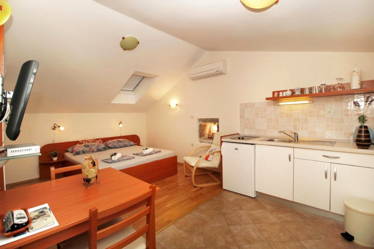 Hiša Na predaj - SPLITSKO-DALMATINSKA MAKARSKA