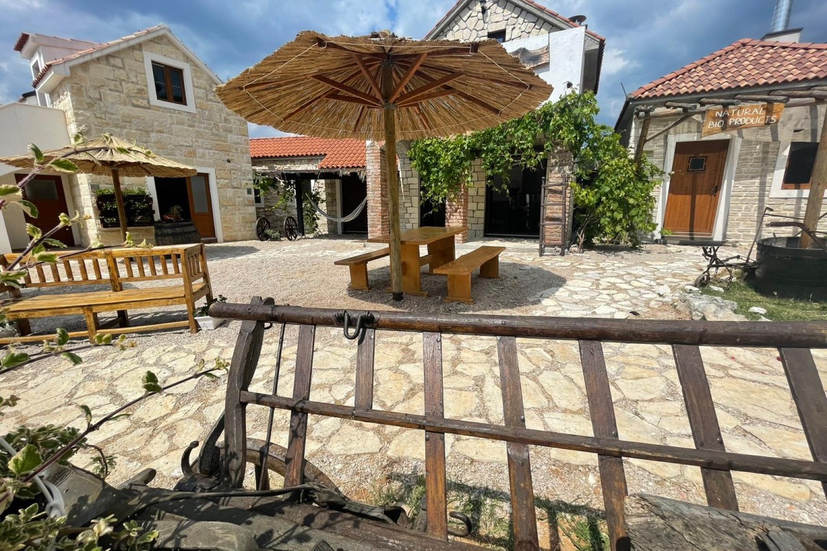 Komerční Na prodej - ISTARSKA LANIŠĆE