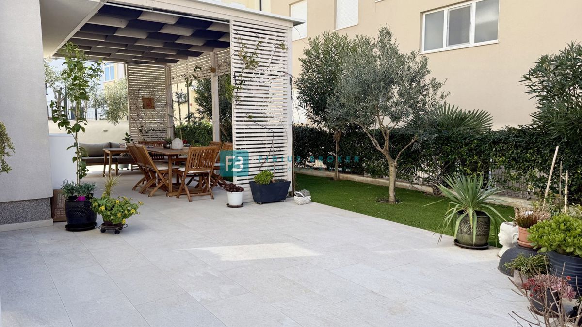 Flat For sale - ŠIBENSKO-KNINSKA VODICE