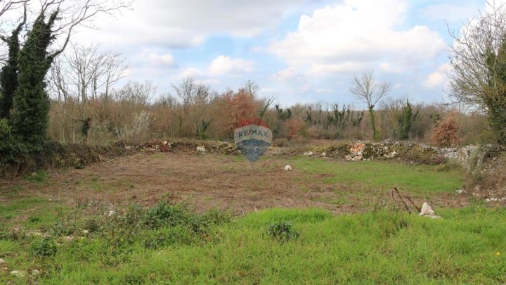 Zemljište na prodaju 605 m² – Tinjan
